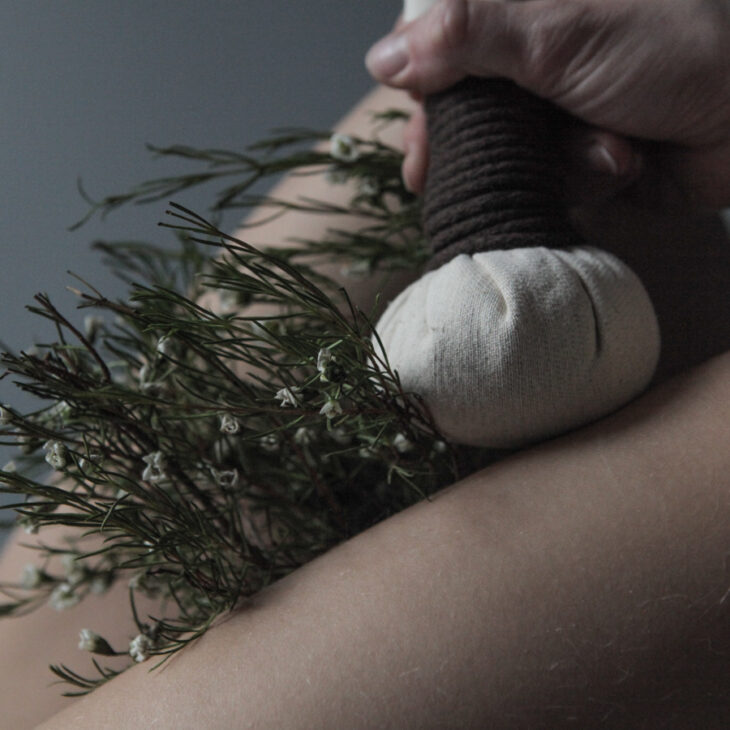 Massage with herbal stamps at Verde Massage & Beauty